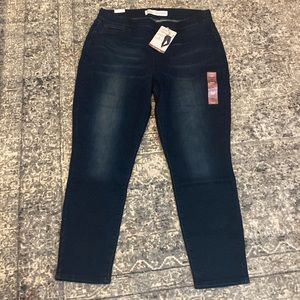 NWT Pull On Signature Levi Strauss Skinny Jeans Size 16S